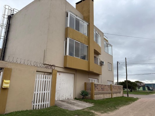 Apartamento na Avenida Atlntica  n. 707  - Apto 02
