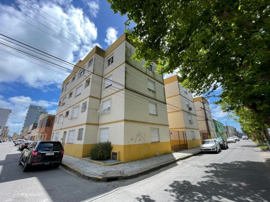 APARTAMENTO COND. LAURO CARVALHO