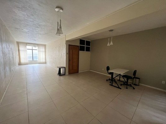 Sala Comercial na Rua Andradas, n. 169 - Centro!
